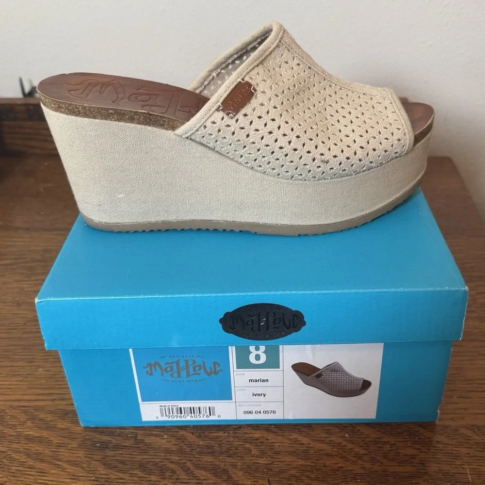 Mad Love Marian Ivory Wedge Sandals Size 8 Platform Peep Toe Slip-On